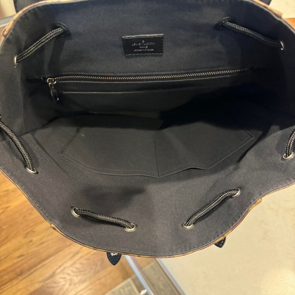 Louis Vuitton - Picture 5 of 5